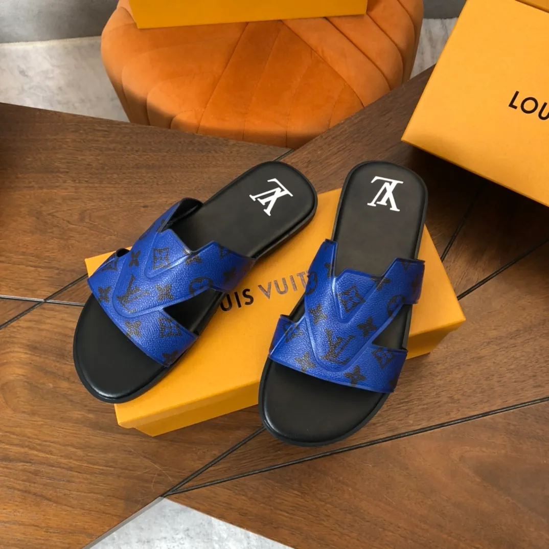 Factory price: 270💰LV counters are selling new brand luxury men's slippers, casual, loose and comfortable. The must-have model in the picture above [Happy][Happy], multiple colors available Size: 38-44, customized 45